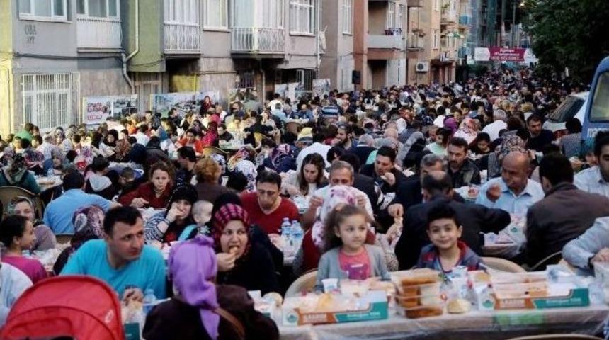 Komşu İftarları "kardeşlik Sofrasına" D&ouml;n&uuml;şt&uuml;