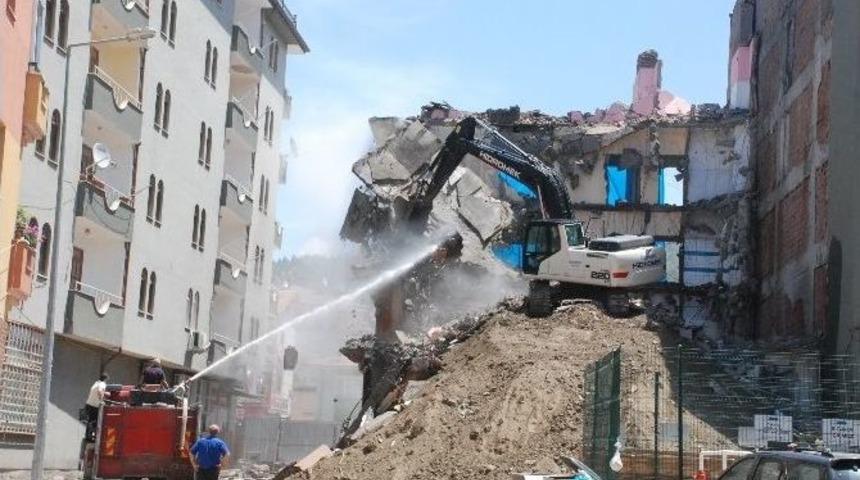 Tokat&rsquo;ta 5 Katlı Binada Yıkım &Ccedil;alışması