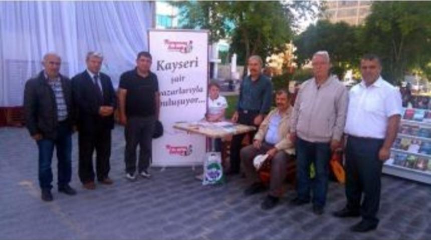 Ramazan Sokağında Yazar Ve Şairler Okurlarıyla Buluşuyor