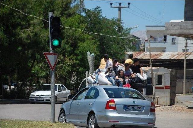 Kamyonet Kasasında Tehlikeli Yolculuk