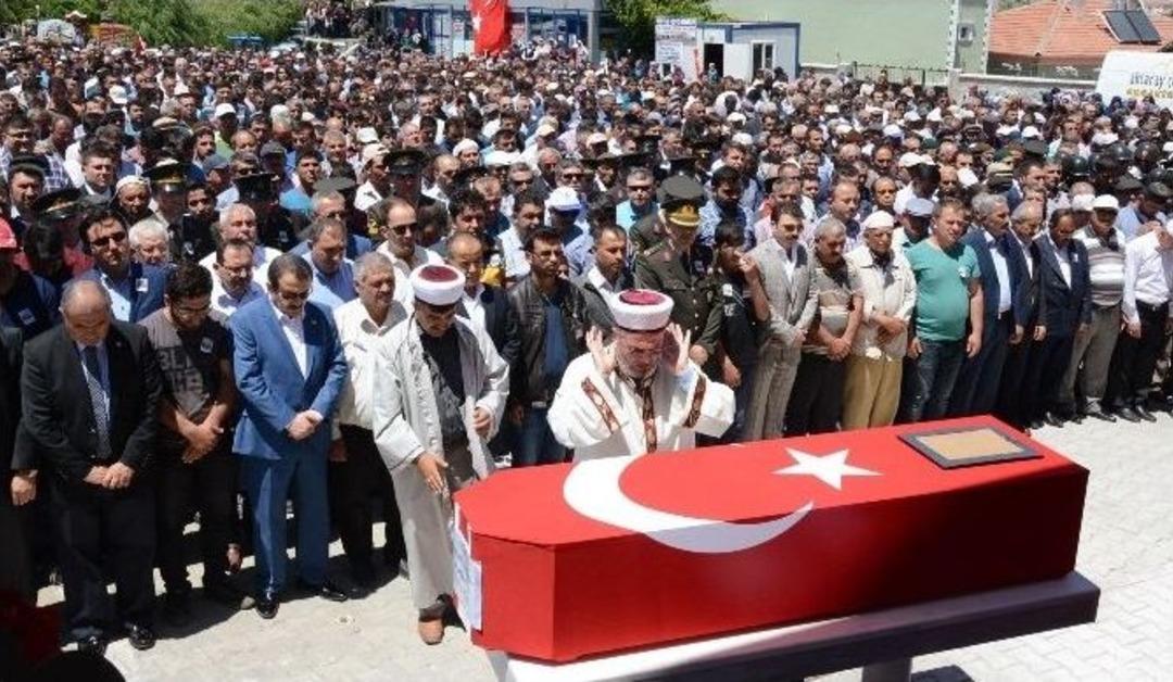 Aksaraylı Şehit G&ouml;zyaşlarıyla Toprağa Verildi