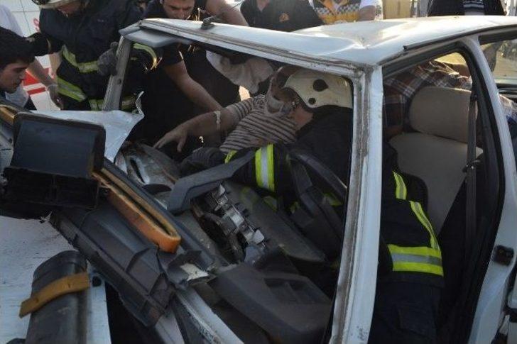 Direğe Çarpan Araçtaki Yolcunun Parmağı Koptu G1