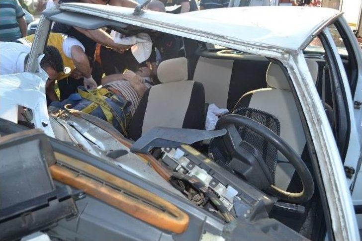 Direğe Çarpan Araçtaki Yolcunun Parmağı Koptu G2