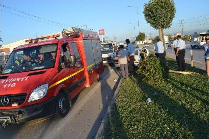 Direğe Çarpan Araçtaki Yolcunun Parmağı Koptu G5