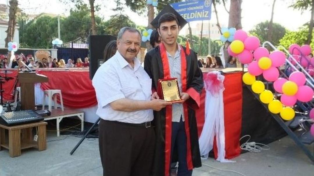 Burhaniye Anadolu Lisesinde Mezuniyet Coşkusu