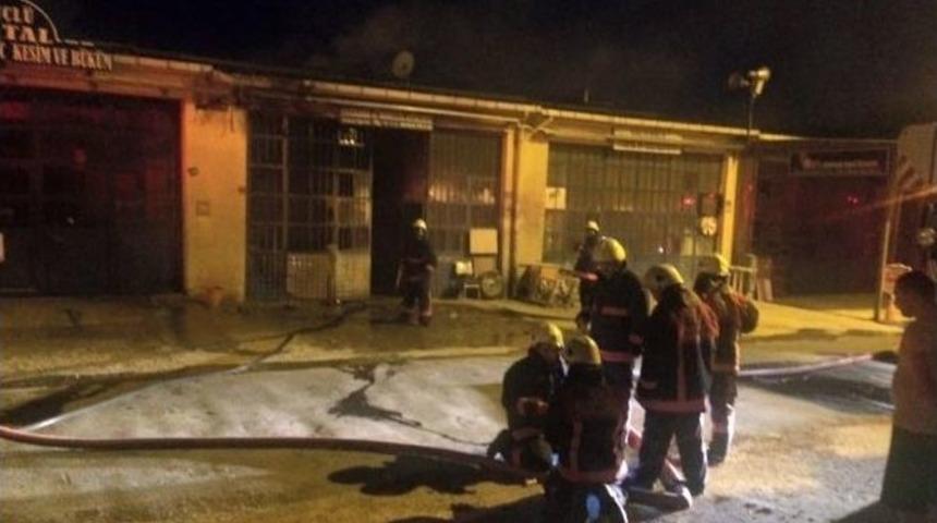 Silivri&rsquo;de &Ccedil;ıkan Yangında İtfaiye Eri Yaralandı