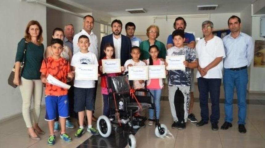 Ayvalık&rsquo;ta 23 K&uuml;&ccedil;&uuml;k Ressam, Ak&uuml;l&uuml; Tekerlekli Sandalyeyi İhtiya&ccedil; Sahibine Ulaştıracak