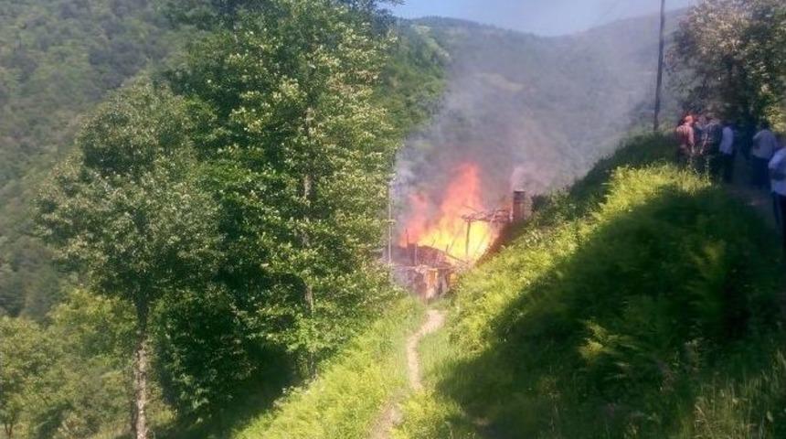 Trabzon’da Ev Yangını