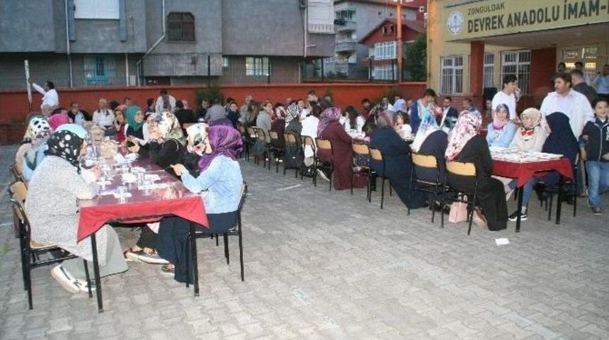 Devrek Anadolu İmam Hatip Lisesinden İftar Programı