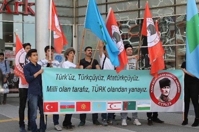 Terör Türk Bayrağına Sarılı Tabutla Protesto Edildi