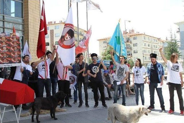 Terör Türk Bayrağına Sarılı Tabutla Protesto Edildi