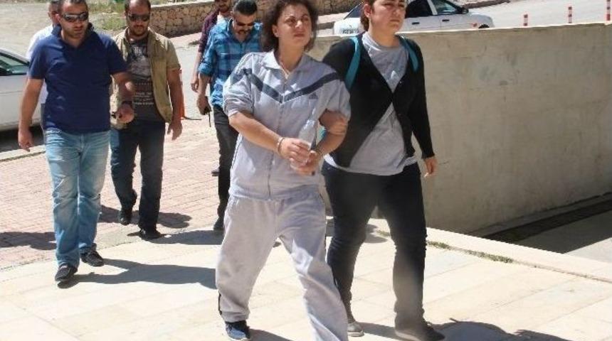 Eski Kocasını &Ouml;ld&uuml;ren Kadın Adliyeye Sevk Edildi