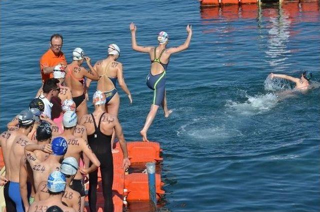 Foça Açık Su Yüzme Şampiyonası Sona Erdi