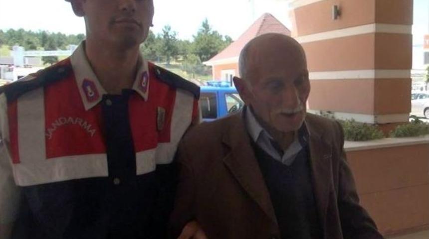 Cinayet Zanlısı &Ccedil;ıkarıldığı Mahkemece Tutuklandı