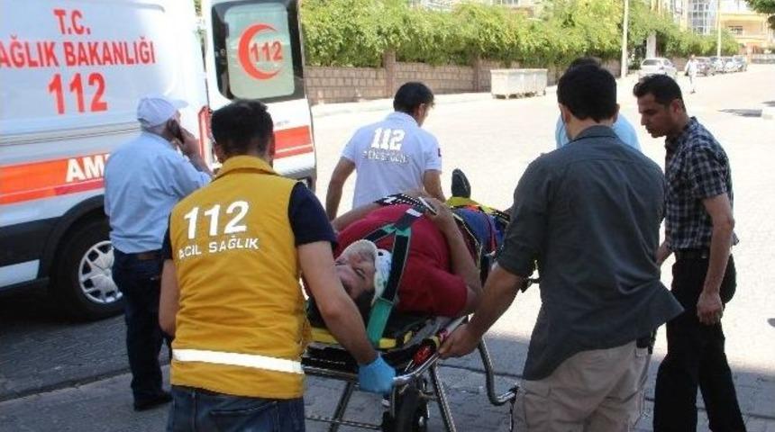 Direksiyon Hakimiyetini Kaybeden Motosiklet S&uuml;r&uuml;c&uuml;s&uuml; Kaza Yaptı