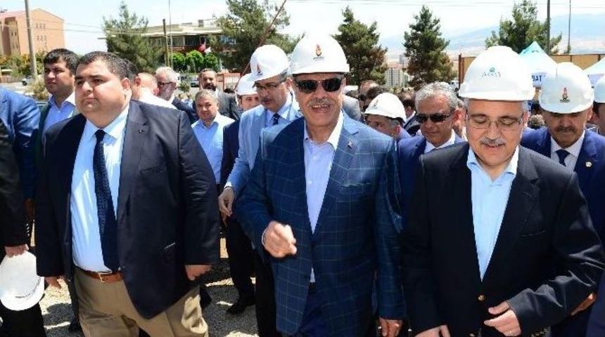 Başbakan Yardımcısı Veysi Kaynak, İnşaat Alanını İnceledi