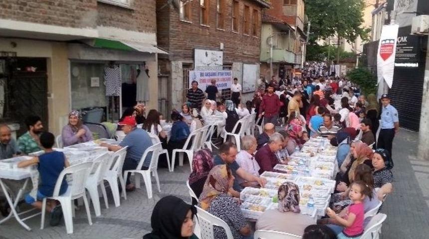 Bağcılar&rsquo;da 5 Bin Kişi Sokak İftarında Buluştu