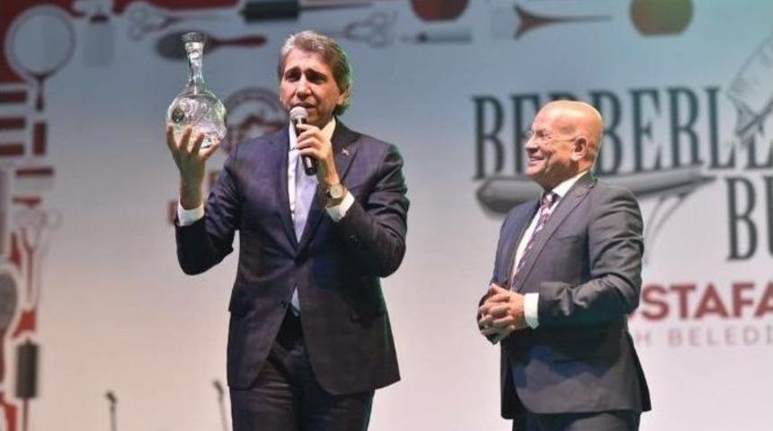 İstanbullu Berberler Fatih&rsquo;te D&uuml;zenlenen İftarda Bir Araya Geldi