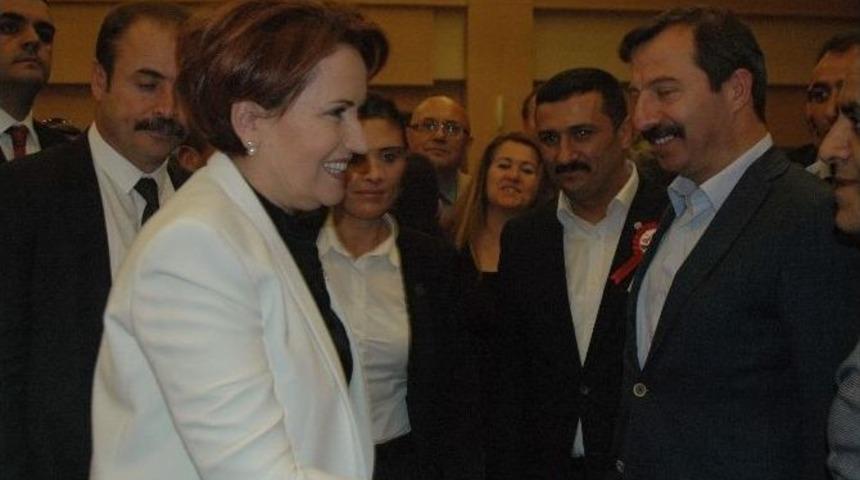 Meral Akşener, Partililerle İftar Yemeğinde Bir Araya Geldi