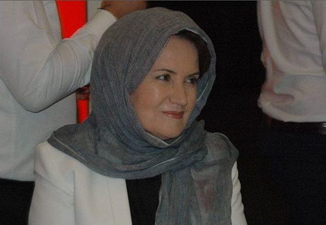 Meral Akşener, Partililerle İftar Yemeğinde Bir Araya Geldi