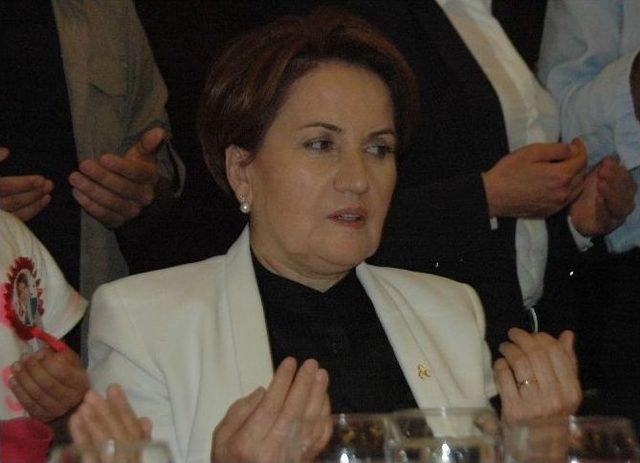 Meral Akşener, Partililerle İftar Yemeğinde Bir Araya Geldi