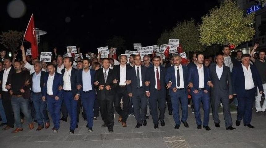 Gebze&rsquo;de Ter&ouml;re Lanet Ve Şehitlere Saygı Y&uuml;r&uuml;y&uuml;ş&uuml; D&uuml;zenlendi