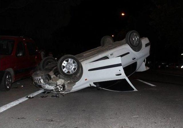 Araca &Ccedil;arpıp Takla Attırdı, Olay Yerinden Ka&ccedil;tı 2