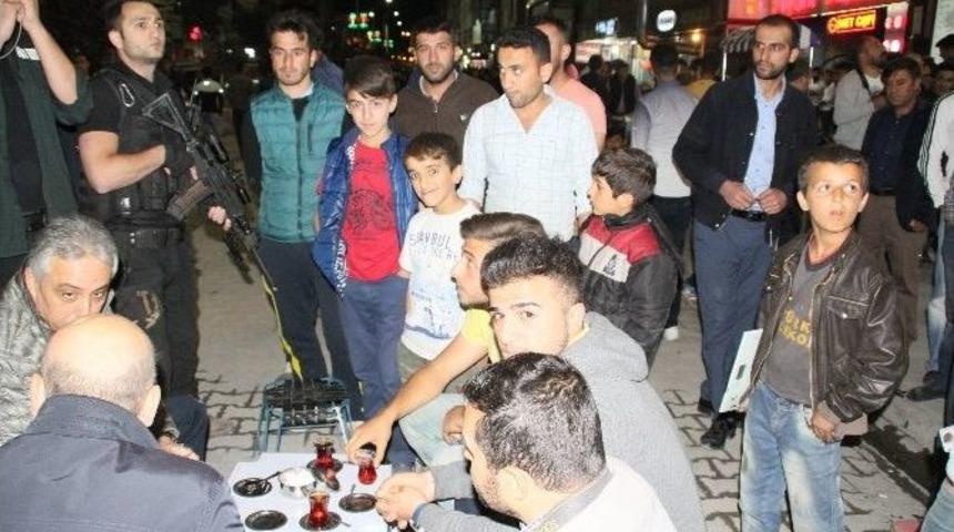 Vali Toprak Hakkari Sokaklarında