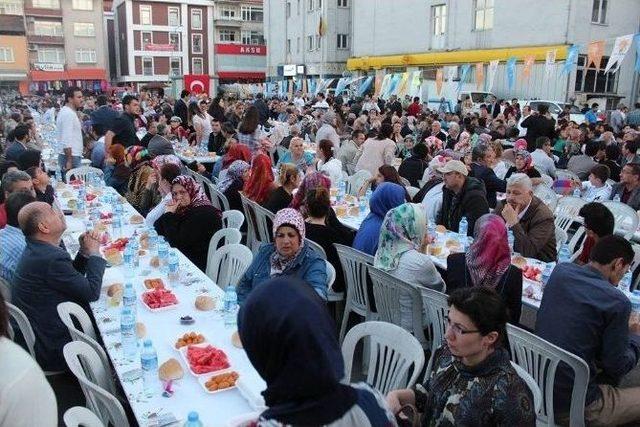 Bartın Ak Parti Teşkilatı İftarda Bir Araya Geldi