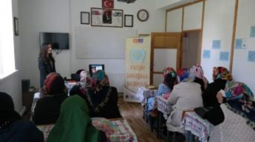 Kur&rsquo;an Kurslarında Kadına Hakları Eğitimi Veriliyor
