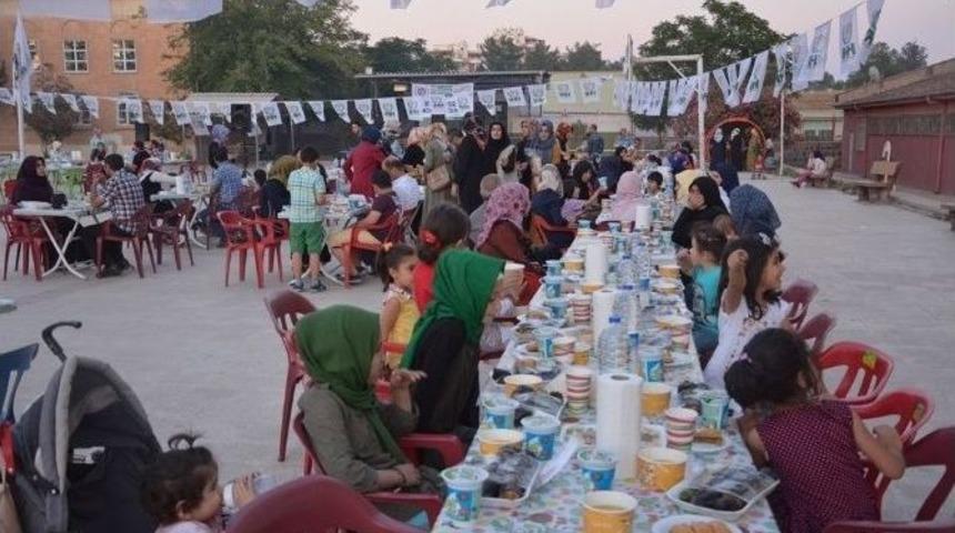 İhh Yetimler Yararına İftar Verdi