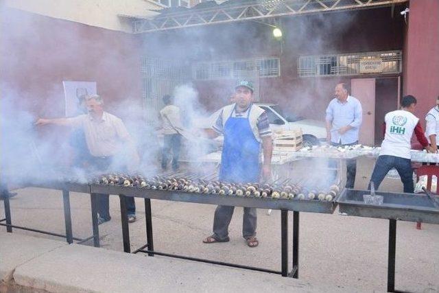 İhh Yetimler Yararına İftar Verdi