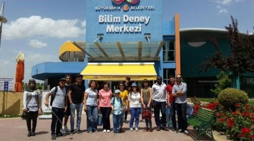 &Ouml;ğrencilere &Uuml;lkemizin Tarihi Ve K&uuml;lt&uuml;rel G&uuml;zelliklerini Tanıtıyor