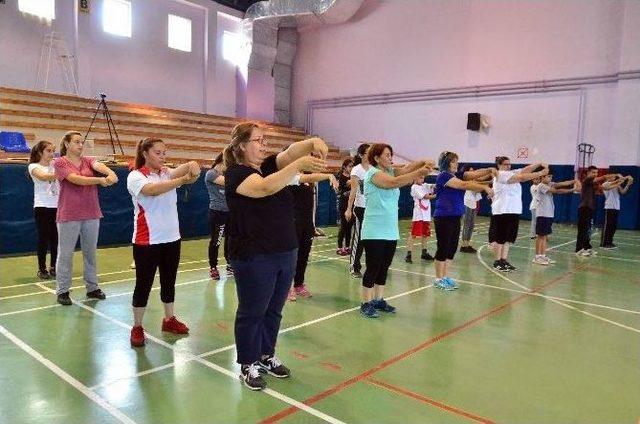 Adana’da “ailemle Spor Yapıyorum Projesi”ne Yoğun İlgi