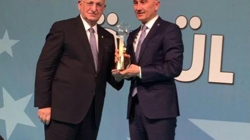 Yılın Starları &Ouml;d&uuml;llerine Kavuştu