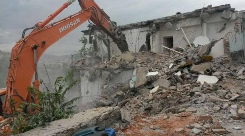 Sağlıklı Kentler İ&ccedil;in Yıkımlara Devam