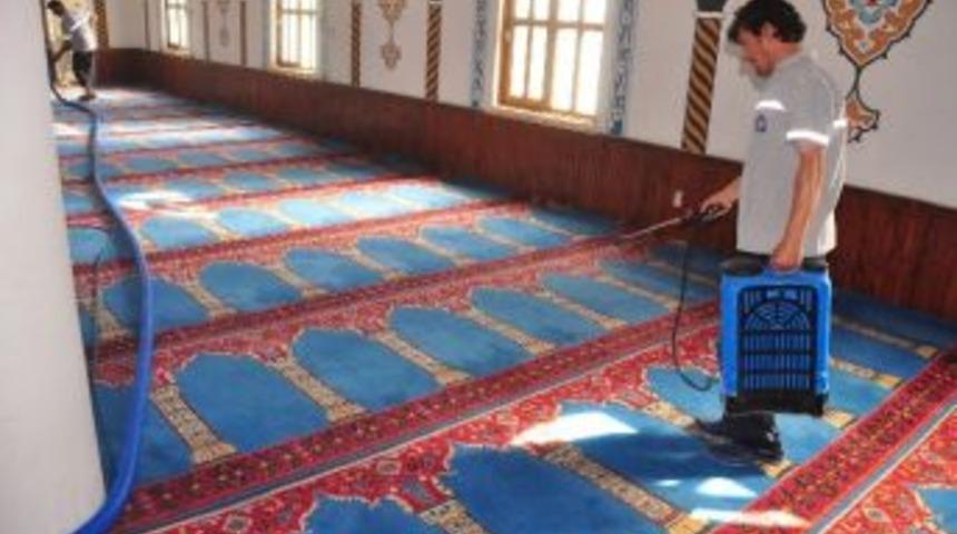 Manavgat&rsquo;ta Cami Temizlikleri Devam Ediyor