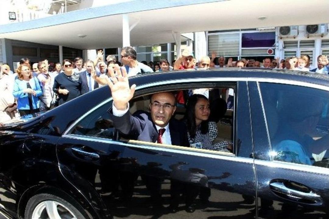 Adıyaman Valisi G&ouml;zyaşlarıyla Uğurlandı