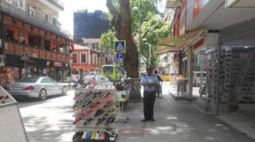 İzmit&rsquo;te Kaldırım İşgaline İzin Yok