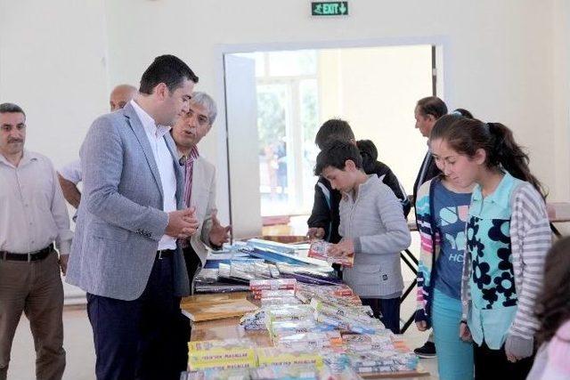 Ahlat’ta Kitap Fuarı Açıldı