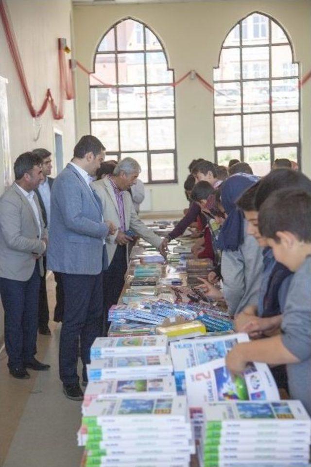 Ahlat’ta Kitap Fuarı Açıldı