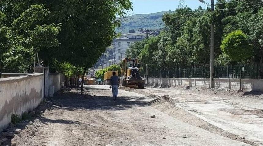 Develi&rsquo;de Yol Yapım &Ccedil;alışmaları Devam Ediyor