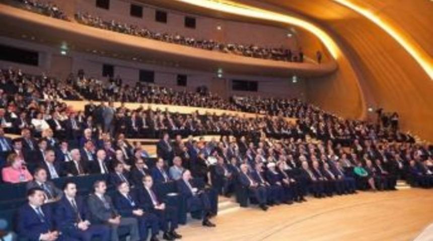 Eski Rektöre Üstün Hizmet Madalyası Verildi