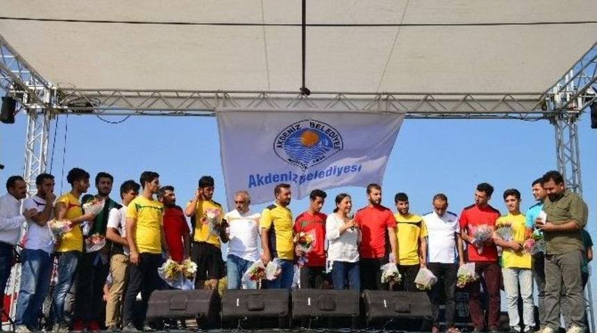 Akdeniz Belediyesi &Ccedil;ay Mahalle Evi&rsquo;nin Futbol Turnuvası Sona Erdi