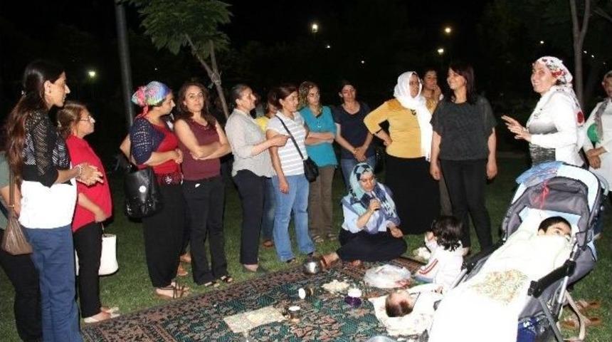 Bağlar Belediyesi Kadın Y&ouml;neticileri Nevruz Parkı Gezdi