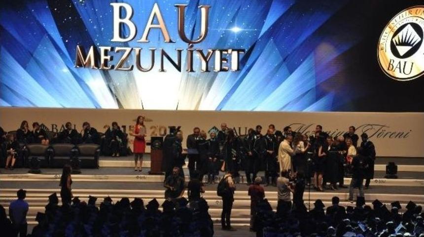 Bah&ccedil;eşehir &Uuml;niversitesinde Mezuniyet Coşkusu