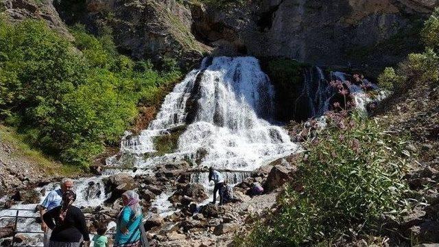 Derebağ Şelalesi Ramazan Ayında Da Konuk Ağırlıyor