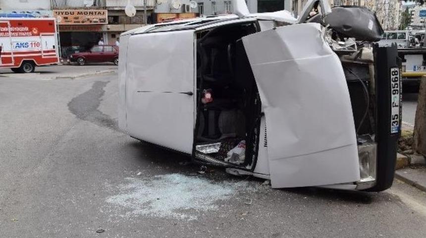Beton &Ccedil;i&ccedil;ekliğe &Ccedil;arpan Otomobil Yan Yattı: 1 Yaralı