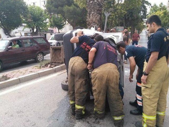 Beton Çiçekliğe Çarpan Otomobil Yan Yattı: 1 Yaralı