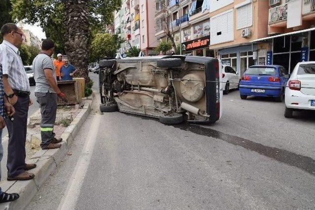 Beton Çiçekliğe Çarpan Otomobil Yan Yattı: 1 Yaralı